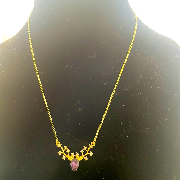 Elegant necklace with Purple Stone and crystal clustered Stones - Picture 5 of 8